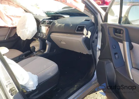 2017 Subaru Forester 2.5I Premium z USA, uszkodzony, nr VIN JF2SJAEC1HH404938